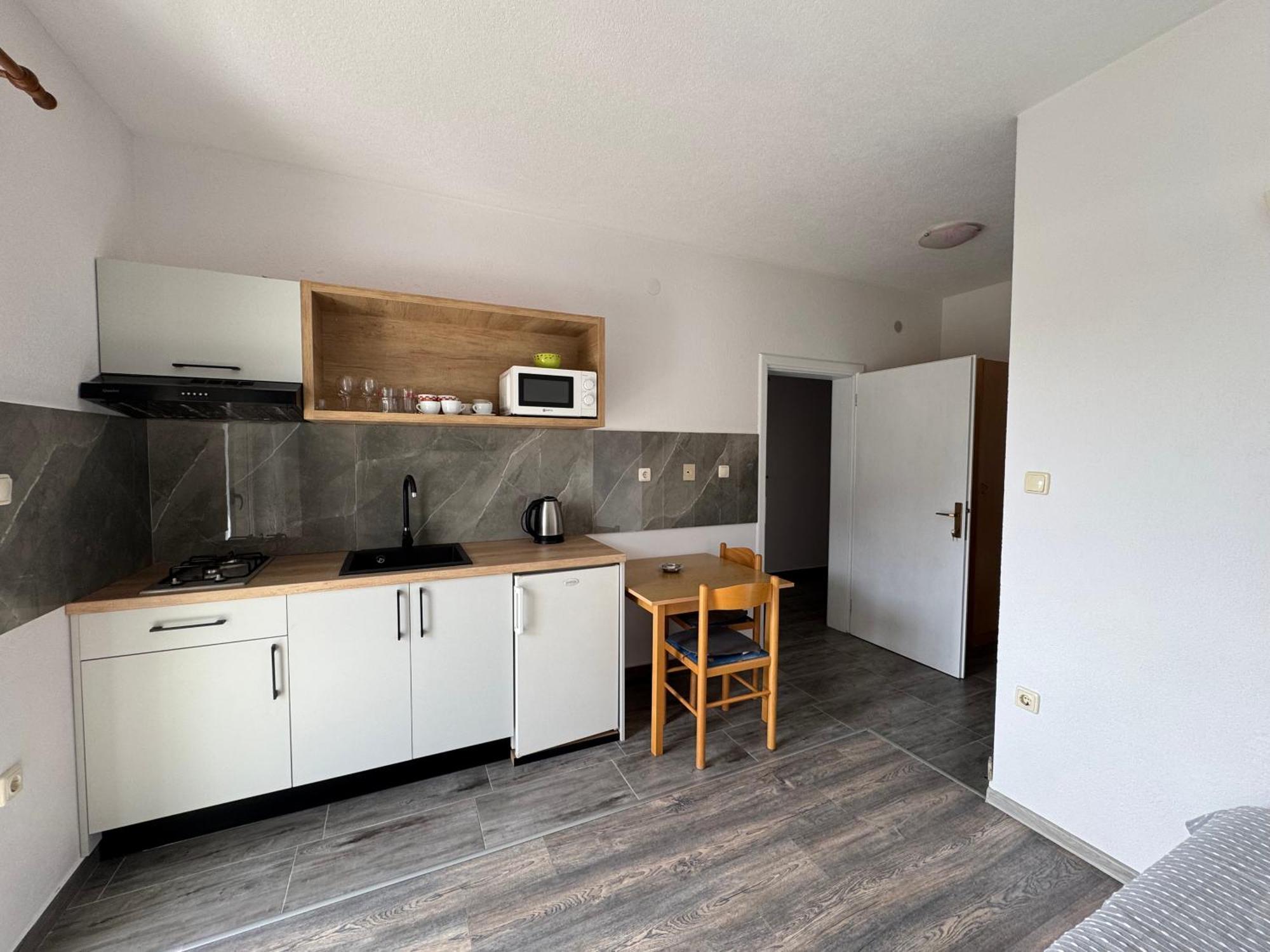 Apartment Makarska M&I, Free Private Parking Exterior photo