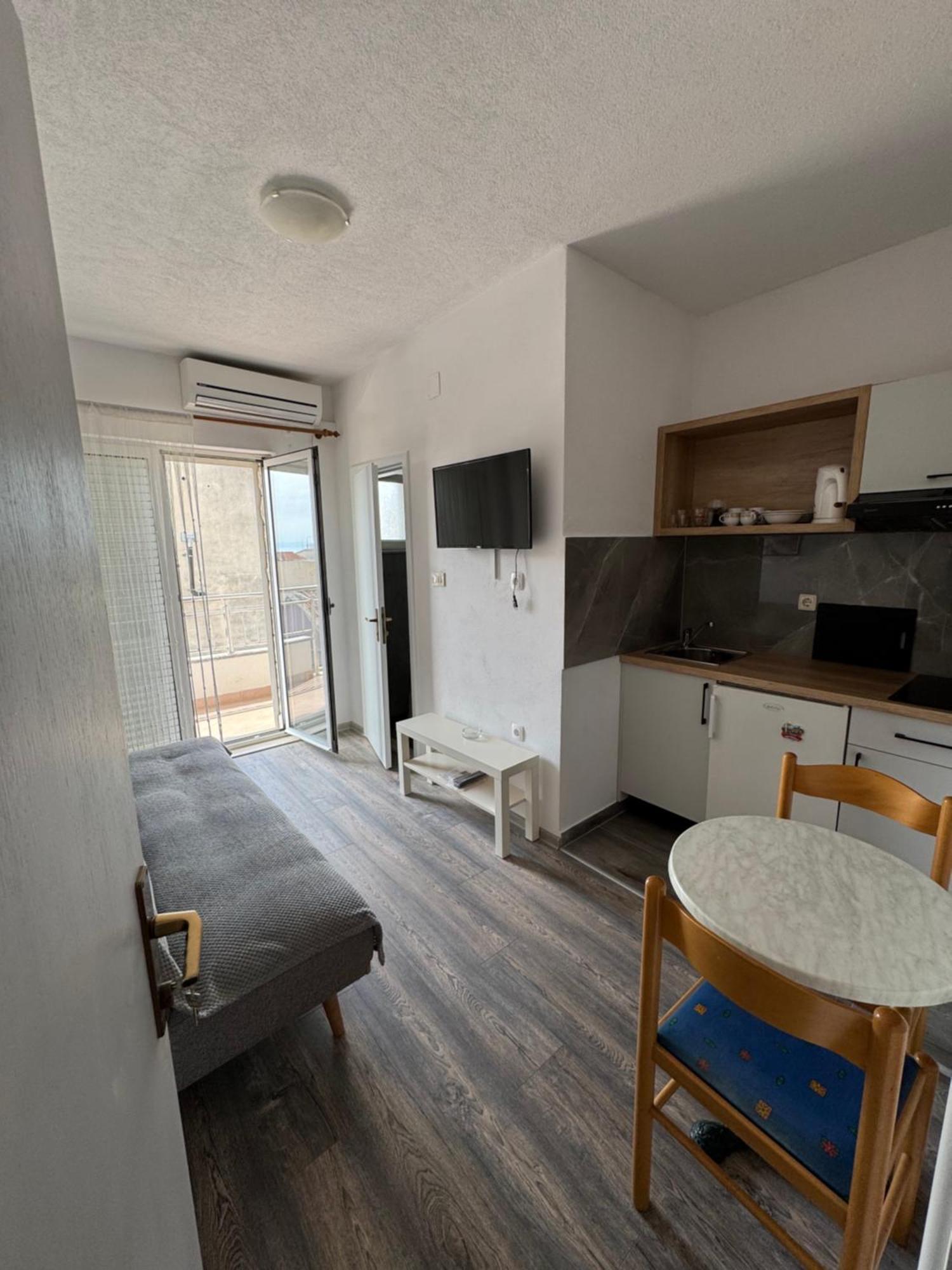 Apartment Makarska M&I, Free Private Parking Exterior photo